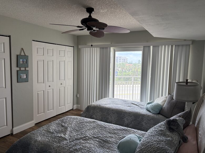 Cozy Oceanfront Escape in Daytona Beach Shores - Daytona Beach Shores, Florida