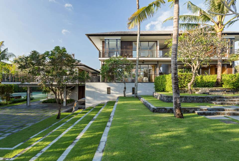 Modern Balinese Masterpiece by the Sea - Kabupaten Badung, Indonesia