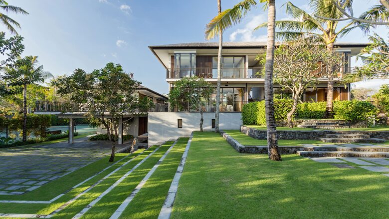 Modern Balinese Masterpiece by the Sea - Kabupaten Badung, Indonesia
