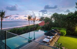 Modern Balinese Masterpiece by the Sea - Kabupaten Badung, Indonesia