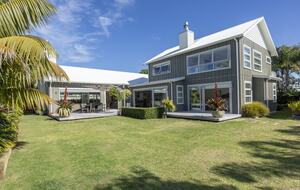 Stylish Matarangi Hideaway with Studio & Outdoor Bath - Whitianga, New Zealand