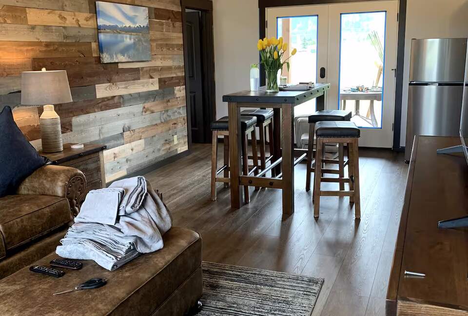 Tranquil Montana Retreat with Sweeping Views - Columbia Falls, Montana