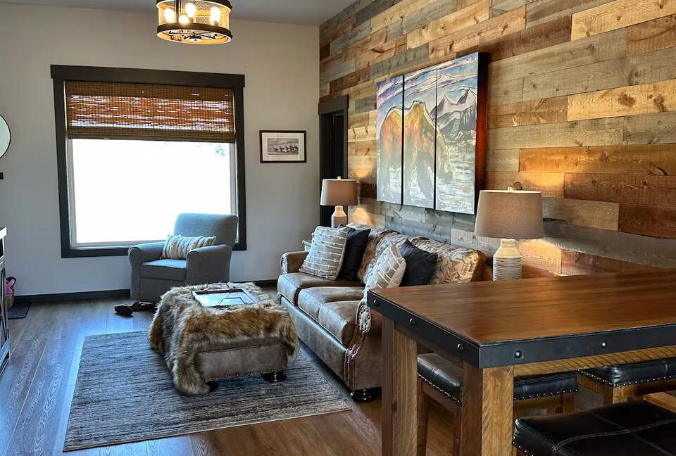 Tranquil Montana Retreat with Sweeping Views - Columbia Falls, Montana