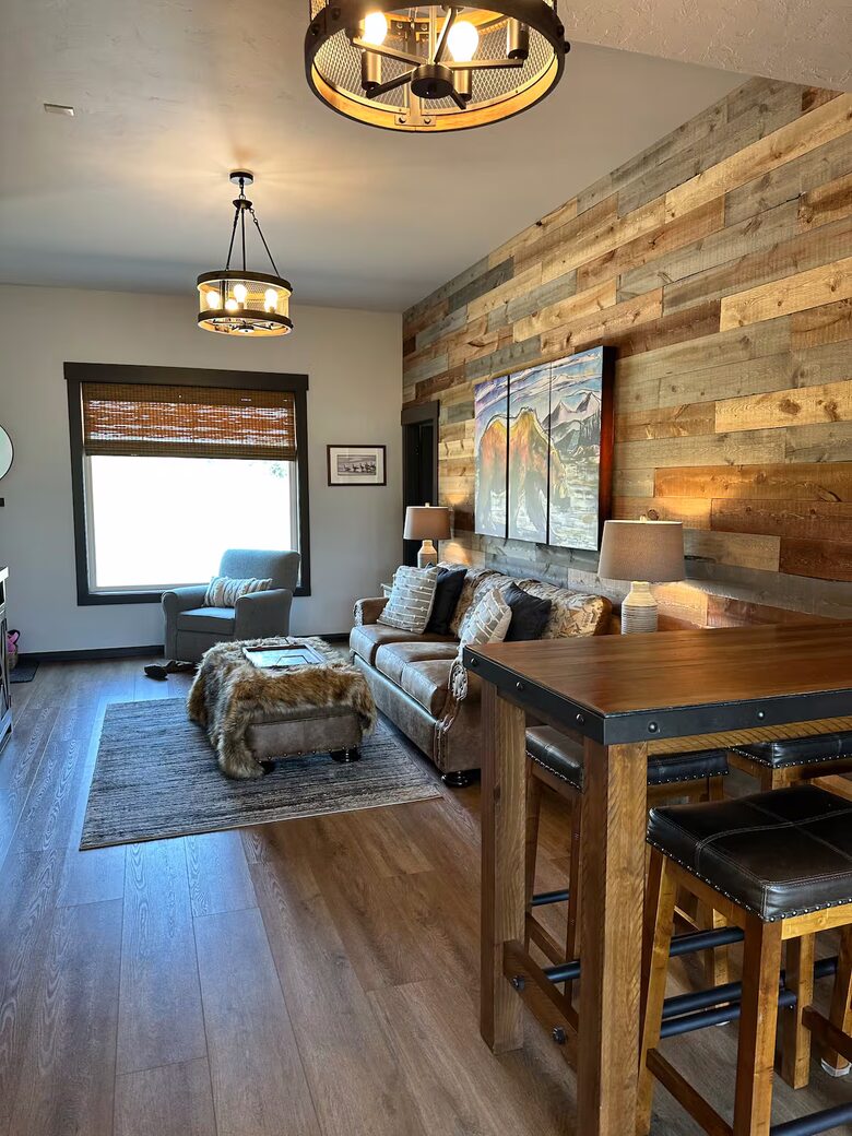 Tranquil Montana Retreat with Sweeping Views - Columbia Falls, Montana