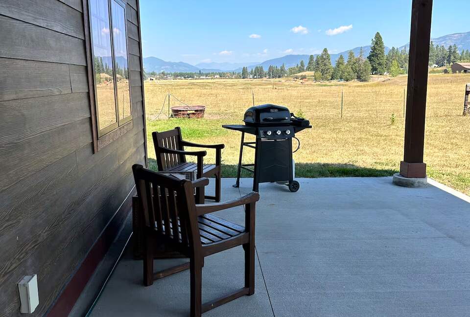 Tranquil Montana Retreat with Sweeping Views - Columbia Falls, Montana