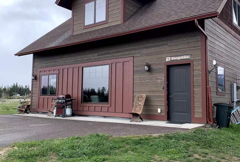 Tranquil Montana Retreat with Sweeping Views - Columbia Falls, Montana