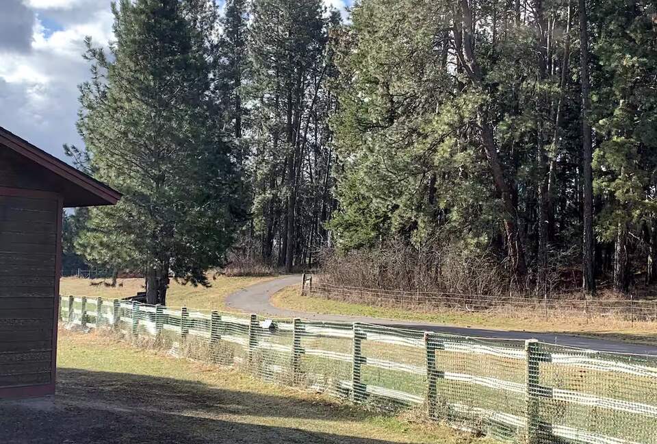 Tranquil Montana Retreat with Sweeping Views - Columbia Falls, Montana