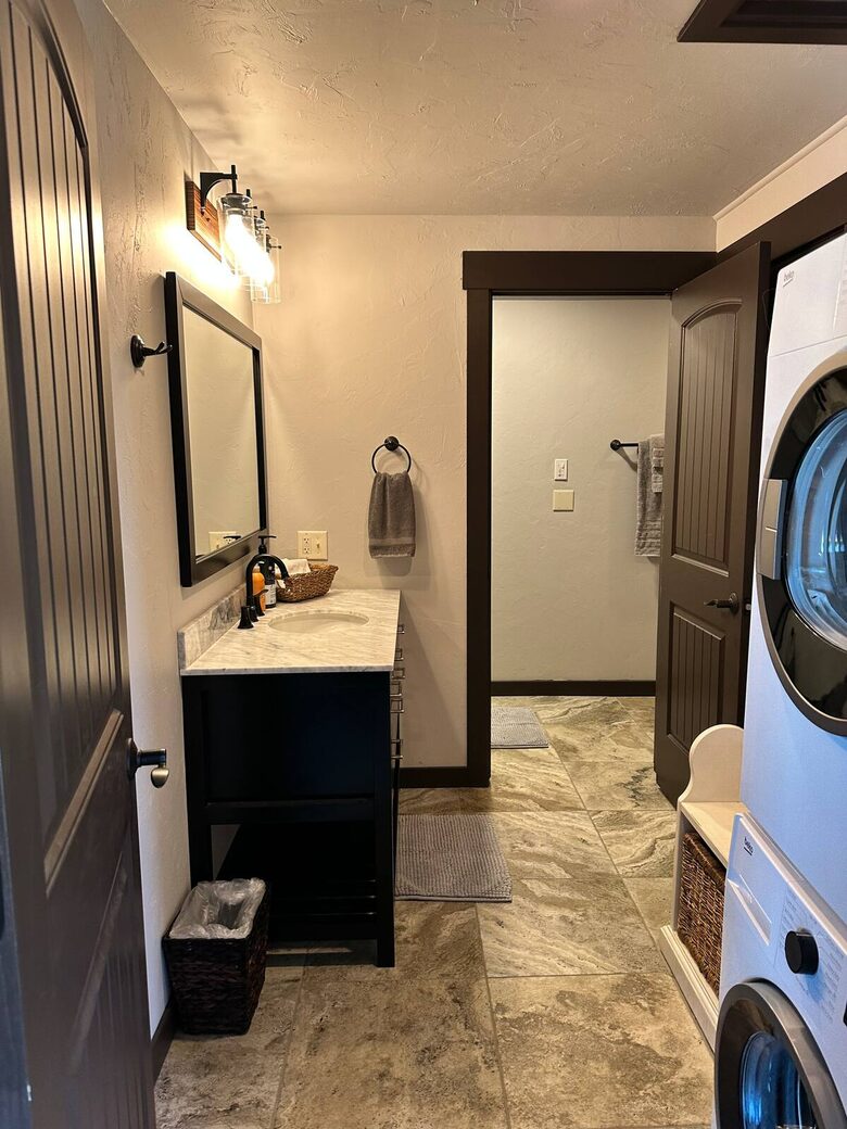 Tranquil Montana Retreat with Sweeping Views - Columbia Falls, Montana