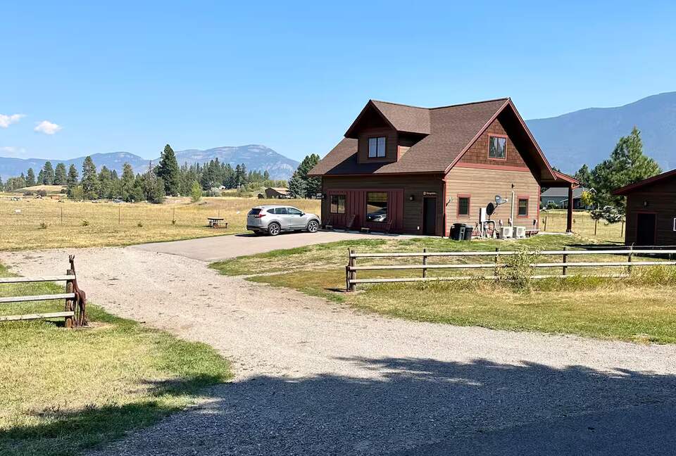 Tranquil Montana Retreat with Sweeping Views - Columbia Falls, Montana