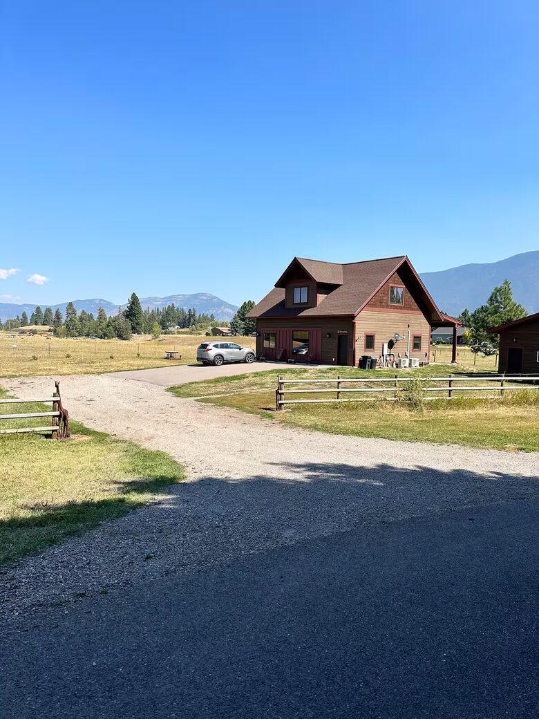 Tranquil Montana Retreat with Sweeping Views - Columbia Falls, Montana