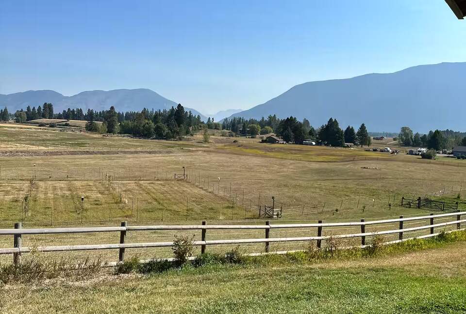 Tranquil Montana Retreat with Sweeping Views - Columbia Falls, Montana