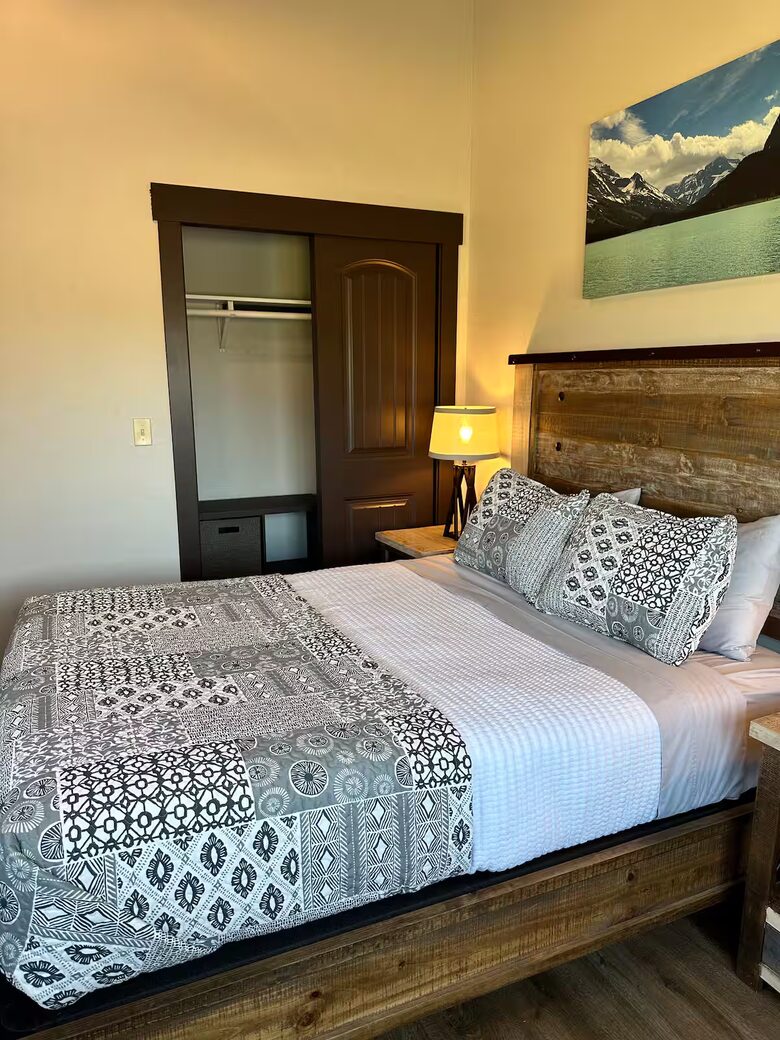 Tranquil Montana Retreat with Sweeping Views - Columbia Falls, Montana