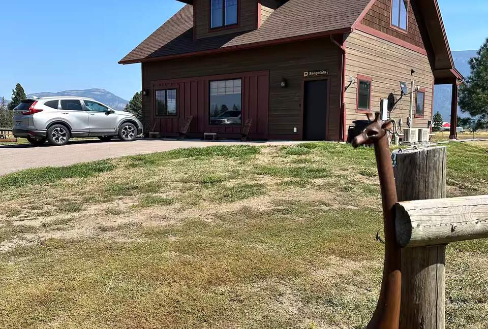 Tranquil Montana Retreat with Sweeping Views - Columbia Falls, Montana