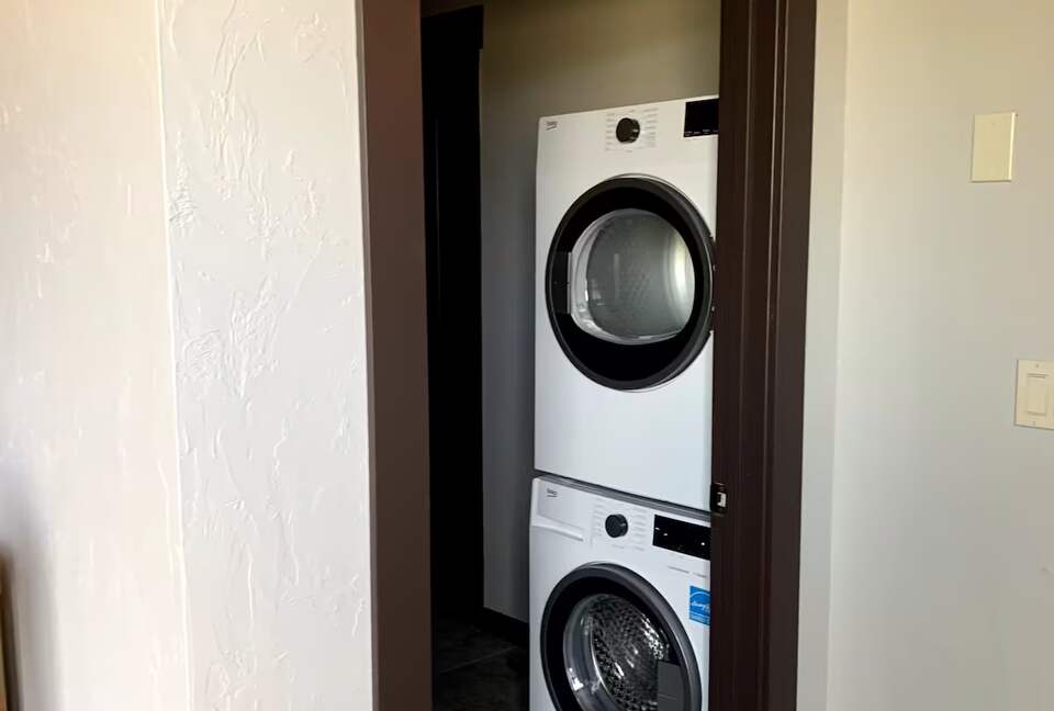 Tranquil Montana Retreat with Sweeping Views - Columbia Falls, Montana