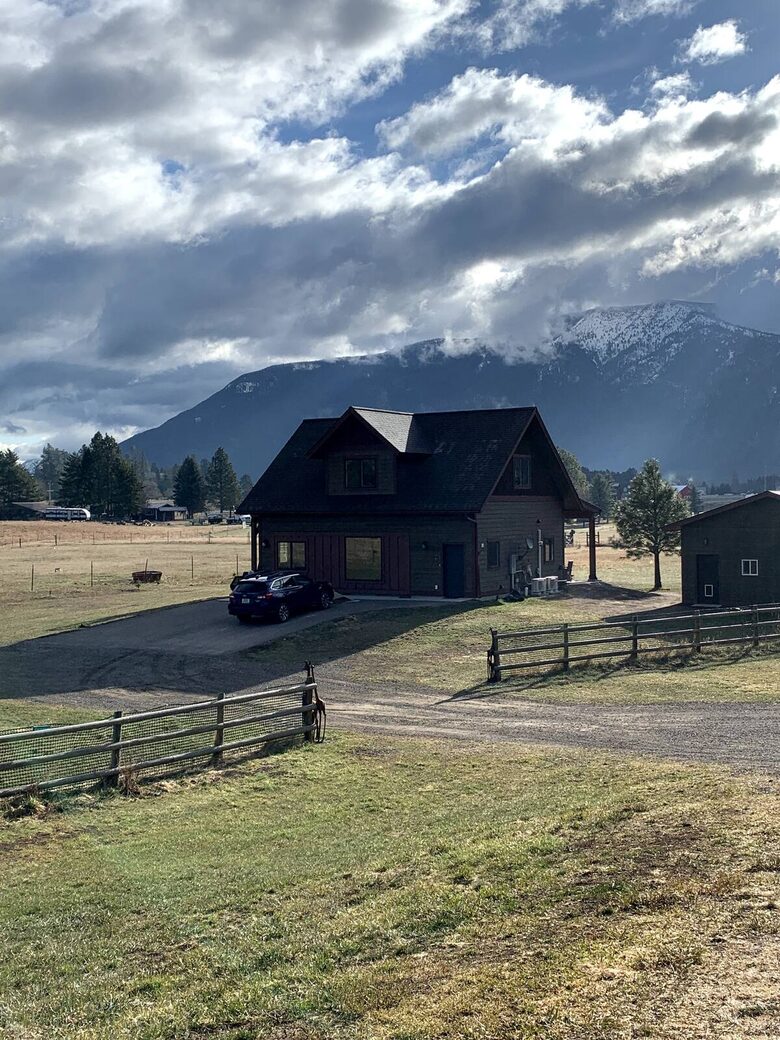 Northern Lights Hideaway - Columbia Falls, Montana