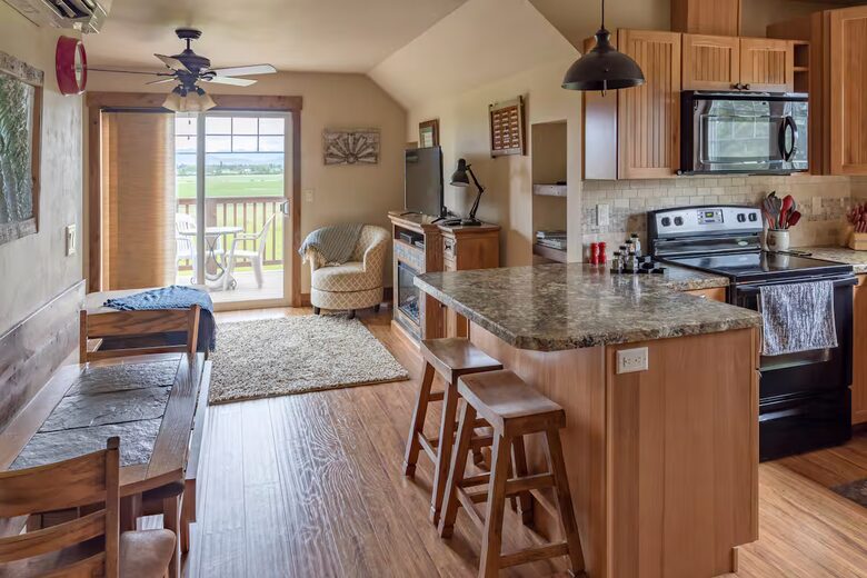 Northern Lights Hideaway - Columbia Falls, Montana