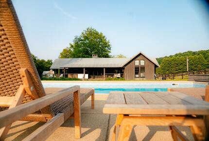 Luxury Farm Cabin Retreat with Pool & Countryside Views - Kingston Springs, Tennessee