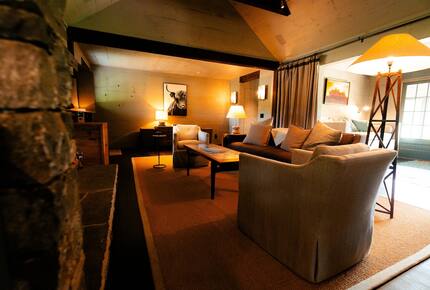 Luxury Farm Cabin Retreat with Pool & Countryside Views - Kingston Springs, Tennessee