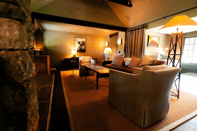 Luxury Farm Cabin Retreat with Pool & Countryside Views - Kingston Springs, Tennessee