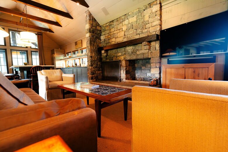 Luxury Farm Cabin Retreat with Pool & Countryside Views - Kingston Springs, Tennessee