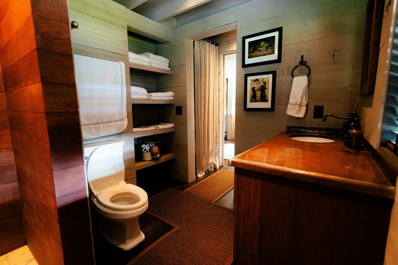 Luxury Farm Cabin Retreat with Pool & Countryside Views - Kingston Springs, Tennessee