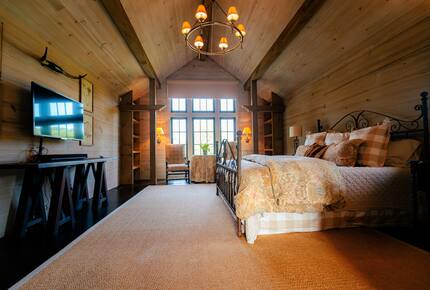 Luxury Farm Cabin Retreat with Pool & Countryside Views - Kingston Springs, Tennessee