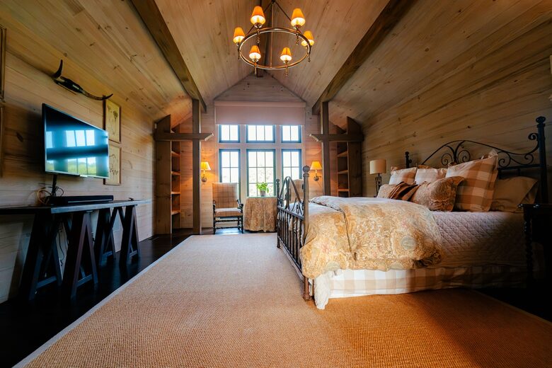 Luxury Farm Cabin Retreat with Pool & Countryside Views - Kingston Springs, Tennessee