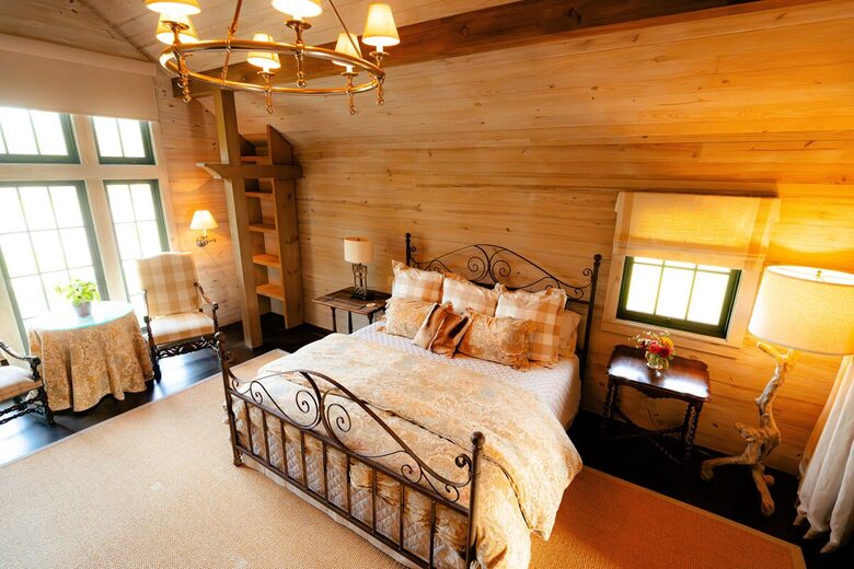 Luxury Farm Cabin Retreat with Pool & Countryside Views - Kingston Springs, Tennessee