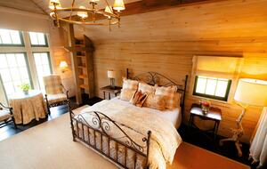 Luxury Farm Cabin Retreat with Pool & Countryside Views - Kingston Springs, Tennessee