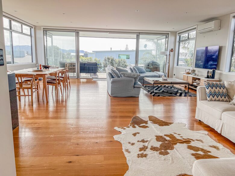 Elevated Beachside Living in Omaha - Omaha, New Zealand