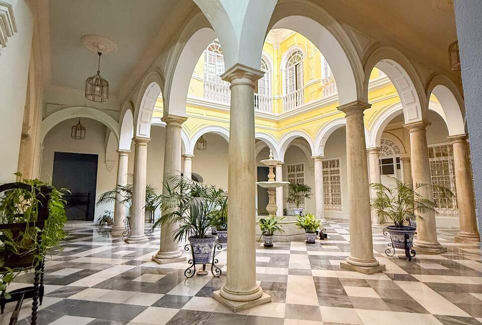 Elegant Apartment in a Historic Seville Palace Near Cathedral - Seville, Spain