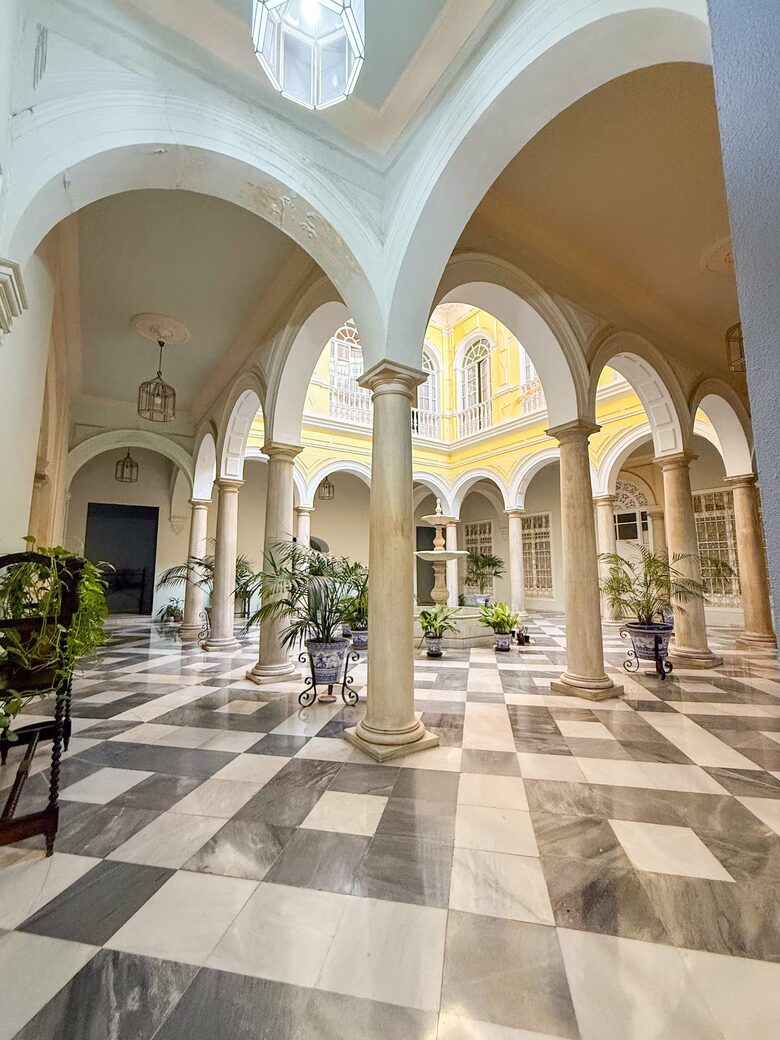 Elegant Apartment in a Historic Seville Palace Near Cathedral - Seville, Spain