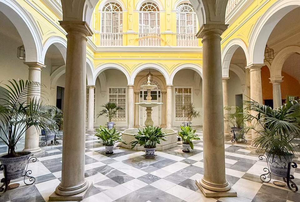 Elegant Apartment in a Historic Seville Palace Near Cathedral - Seville, Spain