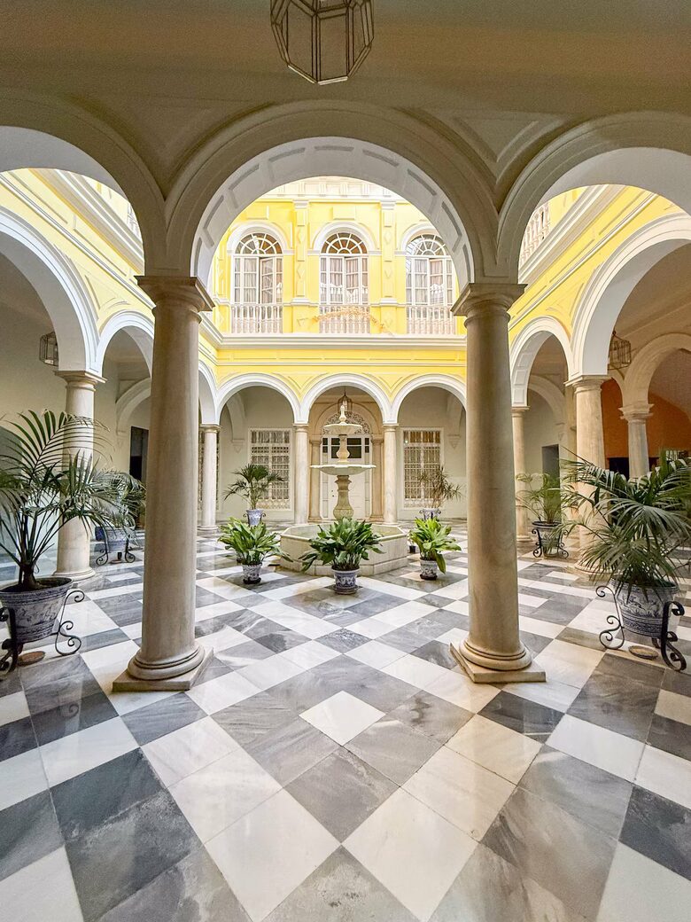 Elegant Apartment in a Historic Seville Palace Near Cathedral - Seville, Spain