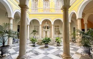 Elegant Apartment in a Historic Seville Palace Near Cathedral - Seville, Spain