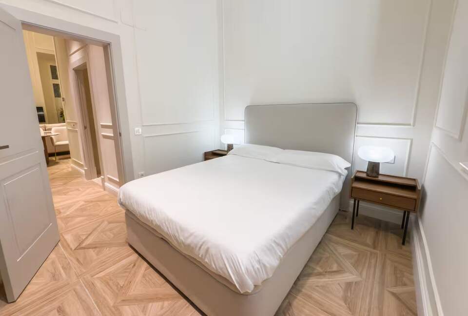 Elegant Apartment in a Historic Seville Palace Near Cathedral - Seville, Spain