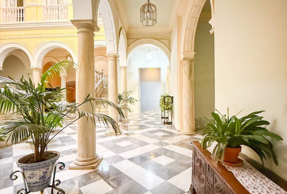 Elegant Apartment in a Historic Seville Palace Near Cathedral - Seville, Spain