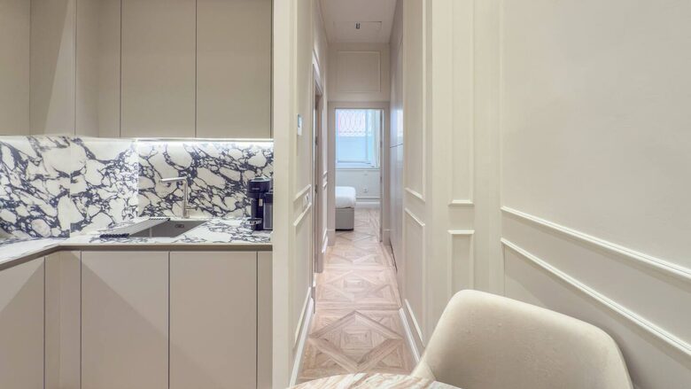 Elegant Apartment in a Historic Seville Palace Near Cathedral - Seville, Spain