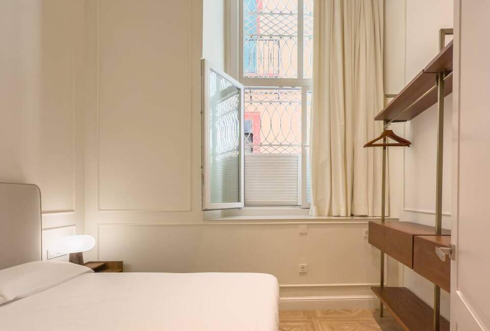 Elegant Apartment in a Historic Seville Palace Near Cathedral - Seville, Spain