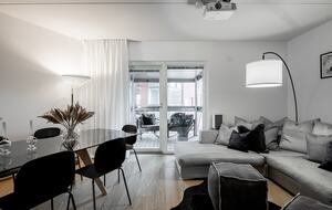 Elegant Helsinki Retreat with Sauna and Balcony - Helsinki, Finland