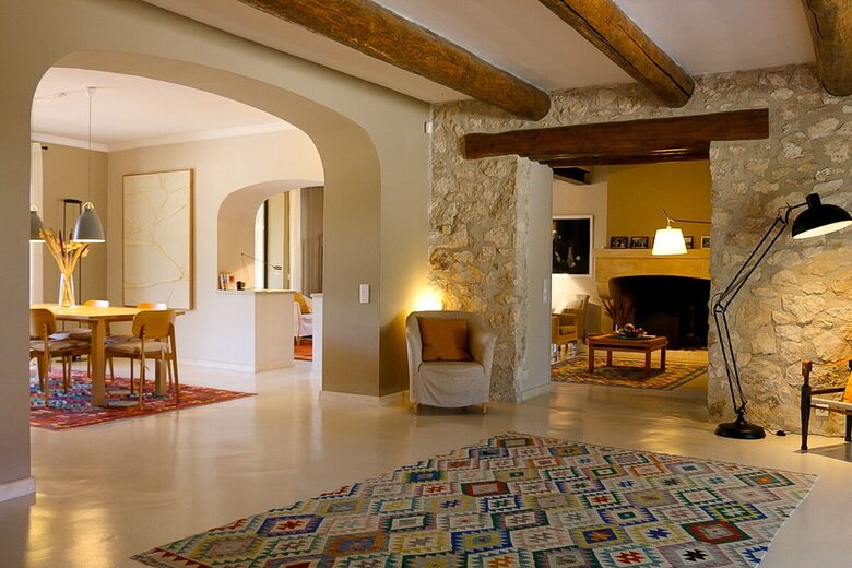 Timeless Farmhouse with Pool and Garden in Provence - Plan-d'Orgon, France