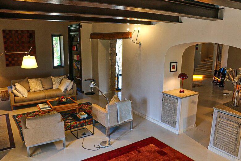 Timeless Farmhouse with Pool and Garden in Provence - Plan-d'Orgon, France