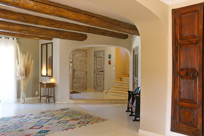 Timeless Farmhouse with Pool and Garden in Provence - Plan-d'Orgon, France