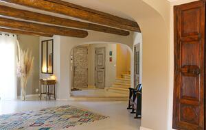 Timeless Farmhouse with Pool and Garden in Provence - Plan-d'Orgon, France