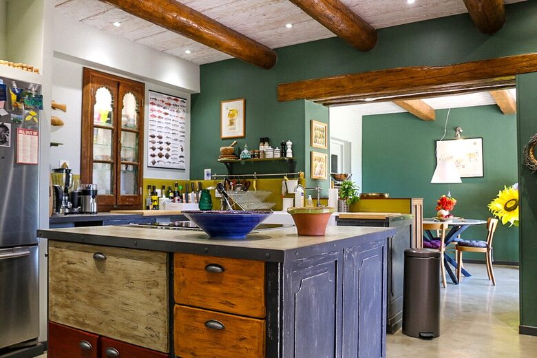 Timeless Farmhouse with Pool and Garden in Provence - Plan-d'Orgon, France