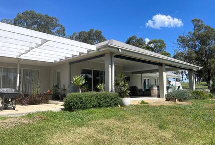 Mistletoe Lakehouse in the Heart of the Hunter Valley - Pokolbin, Australia