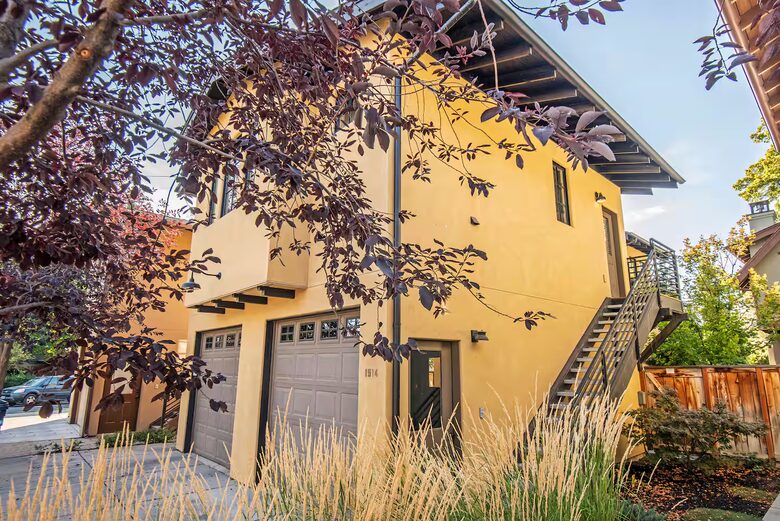 Designer Escape Steps from Drake Park - Bend, Oregon