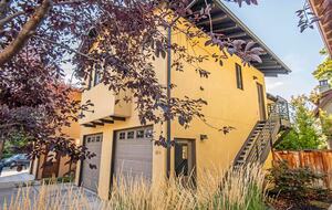 Designer Escape Steps from Drake Park - Bend, Oregon