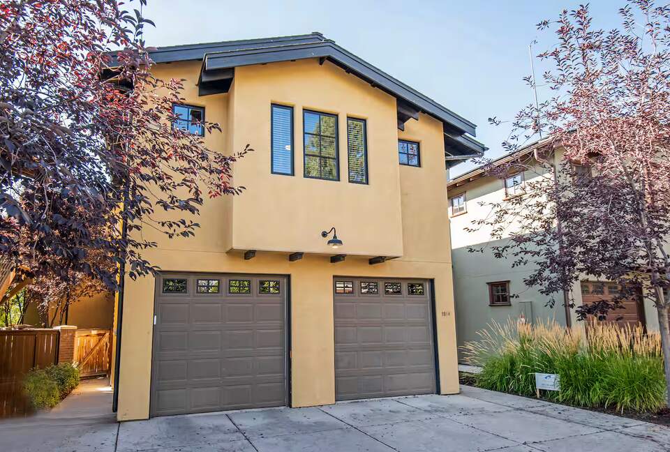 Designer Escape Steps from Drake Park - Bend, Oregon