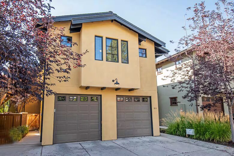 Designer Escape Steps from Drake Park - Bend, Oregon